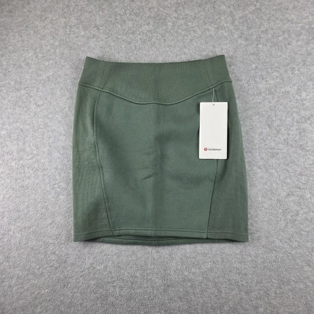 Lululemon Scuba HR Mini Skirt Womens S Green Fleece High Rise Elastic Waist